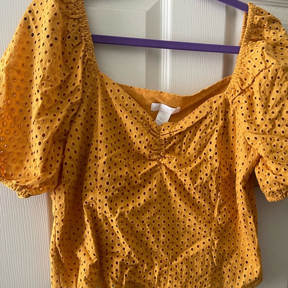 H&M Tops - NWT Lg H&M Eyelet Crop Top w/ Zip side closer